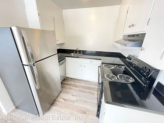 2nd image of 470 Warren Dr Unit 102