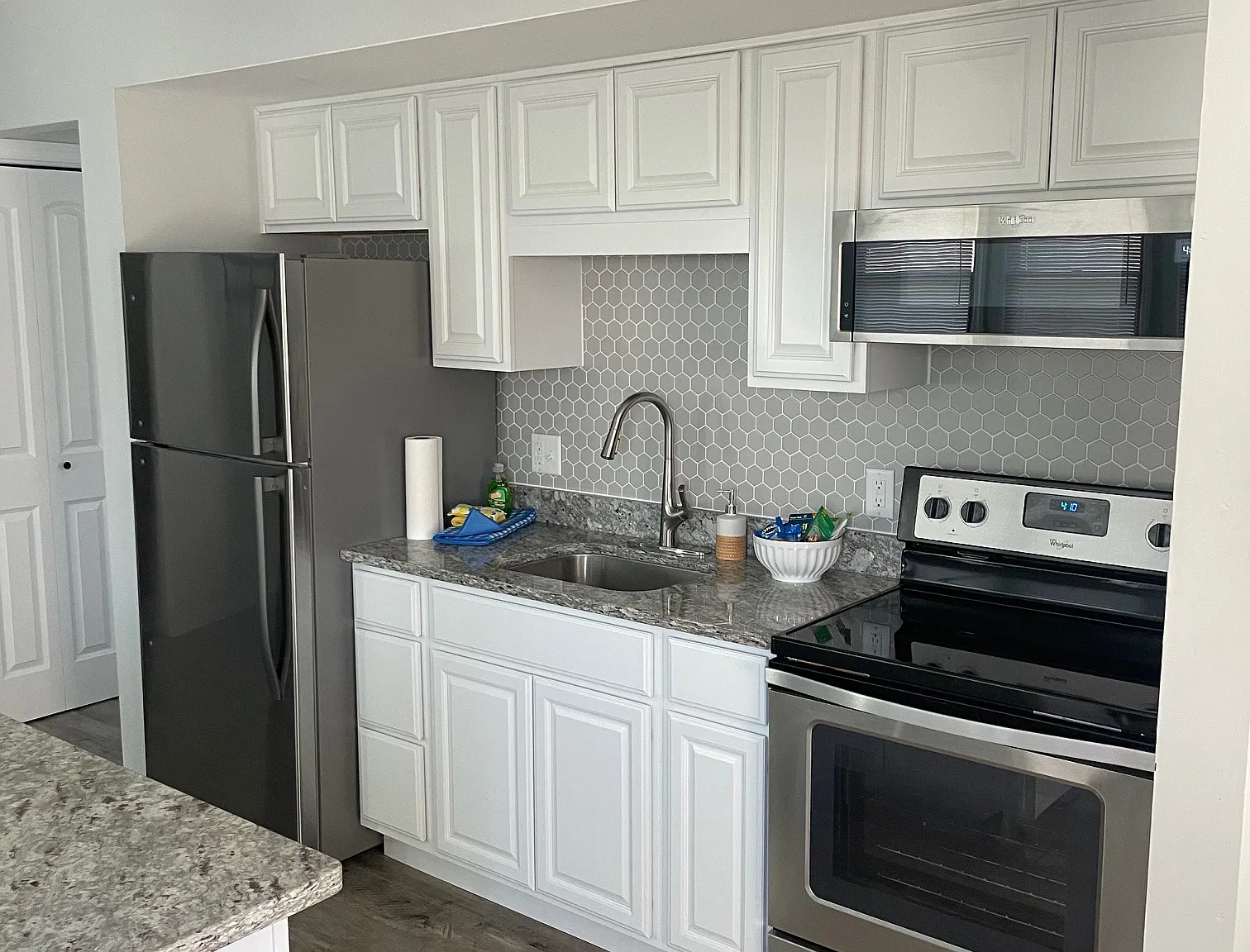 2 bed, 750 sqft, $1,400 — Photo 2
