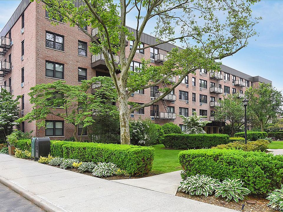 1st image of 4 Birchwood Court #4J