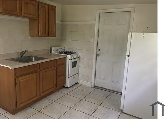 3rd image of 101 NE 60th St #4