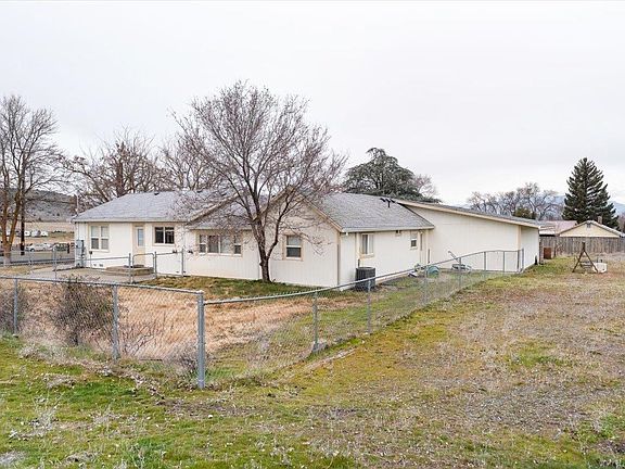 4th image of 907-909 Ball Mountain Little Shasta Rd