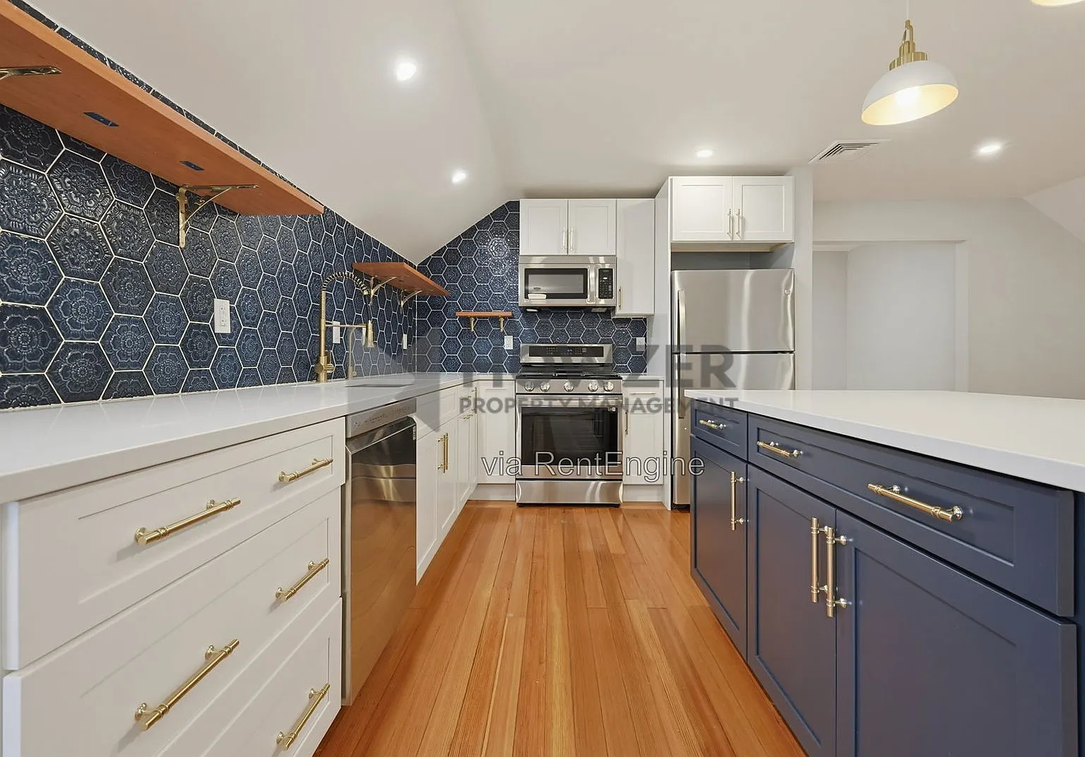 2 bed, 2.0 bath, 1800 sqft, $2,300 — Photo 2