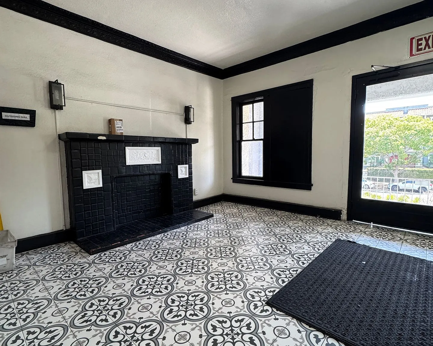 447 S. Rampart Blvd - Studio & 1 Bedroom Apartment! — Photo 2