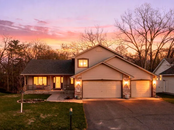 2655 Barclay St N, Maplewood, MN 55109