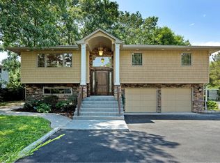 717 Old Bethpage Rd, Old Bethpage, NY 11804