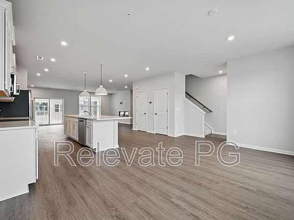 4th image of 636 Brookwood Glen Ter #B