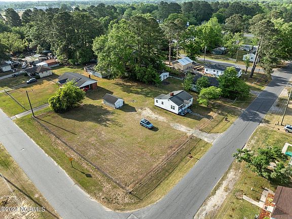 4th image of 3806 Azalea Street