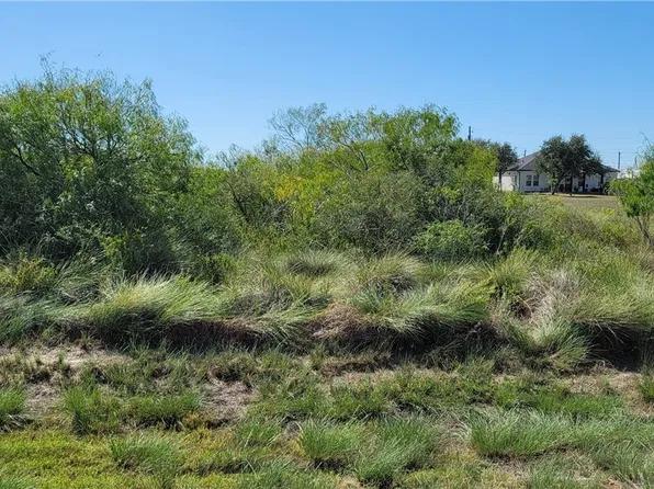 62 Castle Oak Ln, Rockport, TX 78382