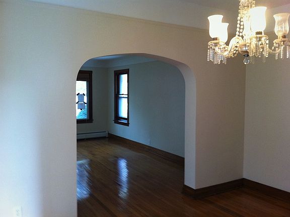 3rd image of 419 Ashland Ave