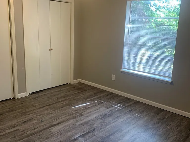 906 Harris St — Photo 7
