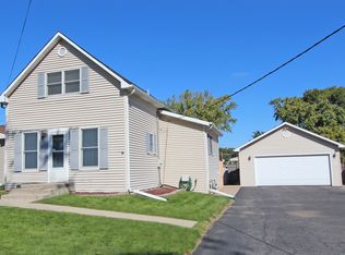 18 Maple Ave, Lake Zurich, IL 60047