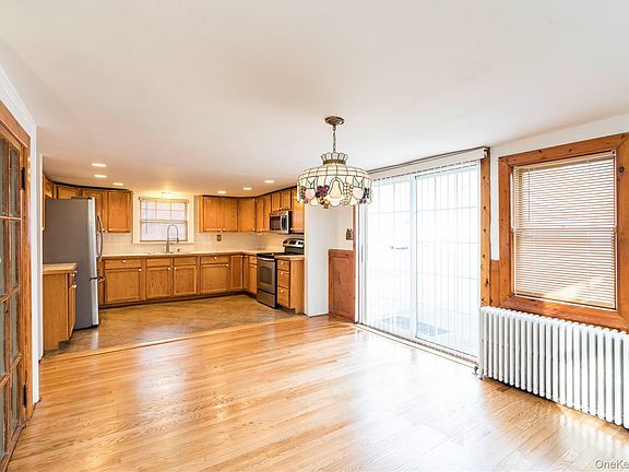 4th image of 9 Maple Street