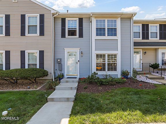 3rd image of 29 Byrnes Ln W