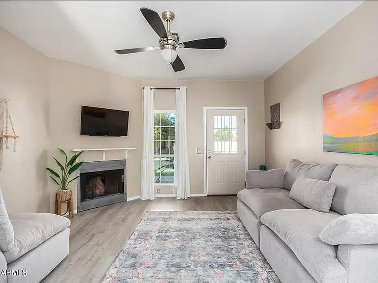1600 N Saba St #133 — Photo 4