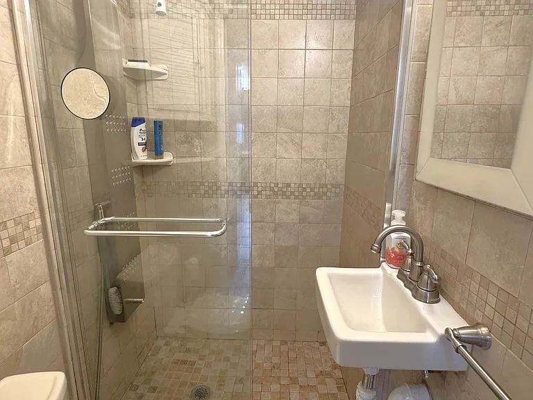 80-20 Margaret Pl #1G — Photo 33