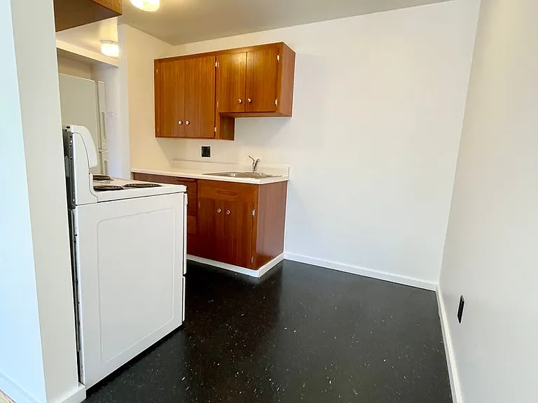 Escolier Apartments — Photo 55