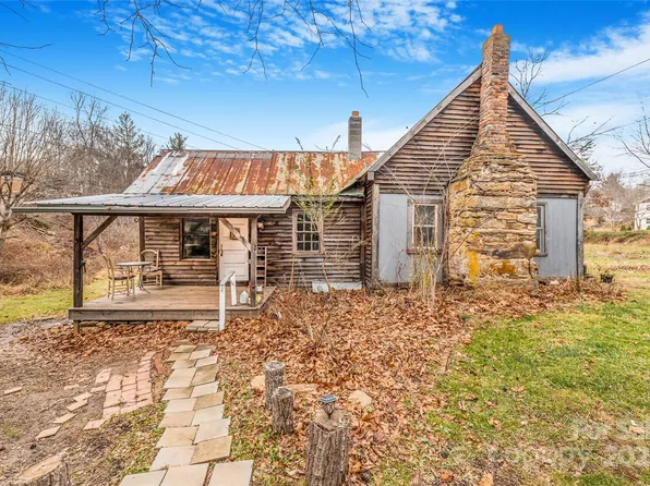 1 Mustang Dr, Leicester, NC 28748