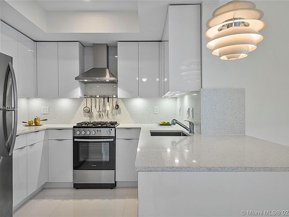 5th image of 700 Biltmore Way APT 205