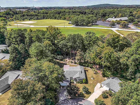 2nd image of 3 Woodcove Ct