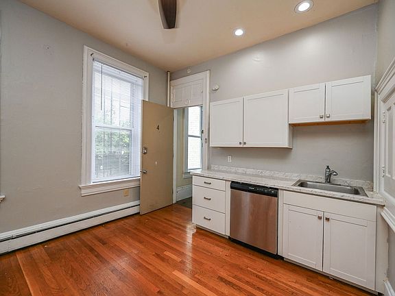 5th image of 2419 Vine St APT 4