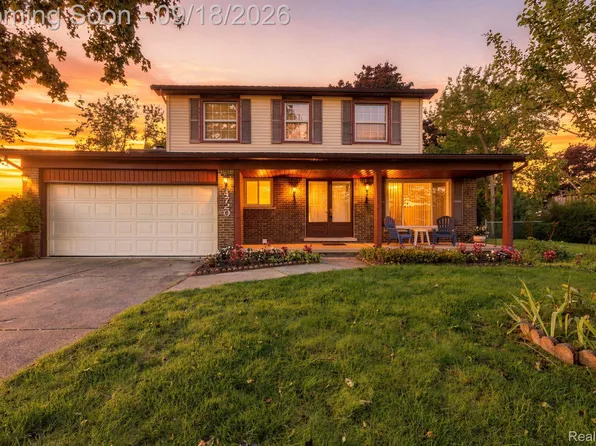 4720 Chapel Dr, Troy, MI 48085