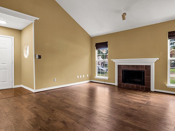2nd image of 1407 Broadmoor Dr
