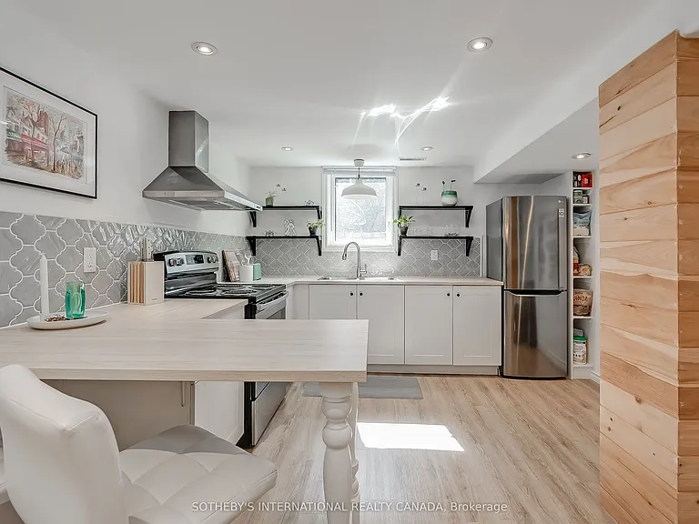 12 Peel St S — Photo 4