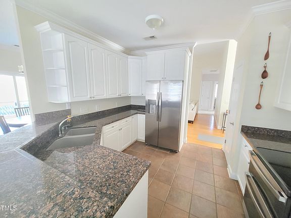 5th image of 7 Hickory Dr