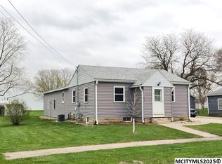 322 N 2nd St, Sheffield, IA 50475