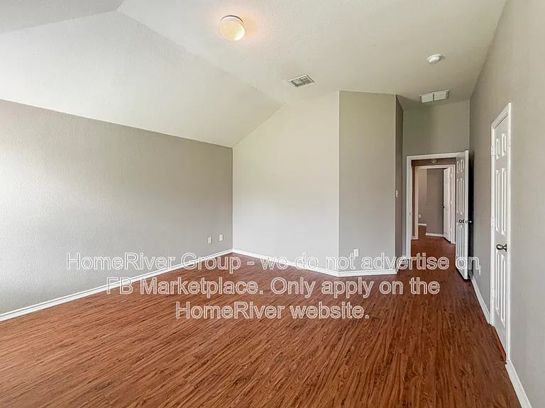 1102 Oak Hollow Ln — Photo 4