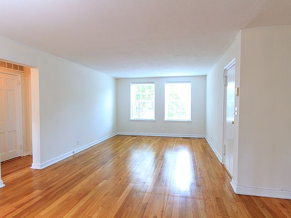 4th image of 2854 S Buchanan St APT A2
