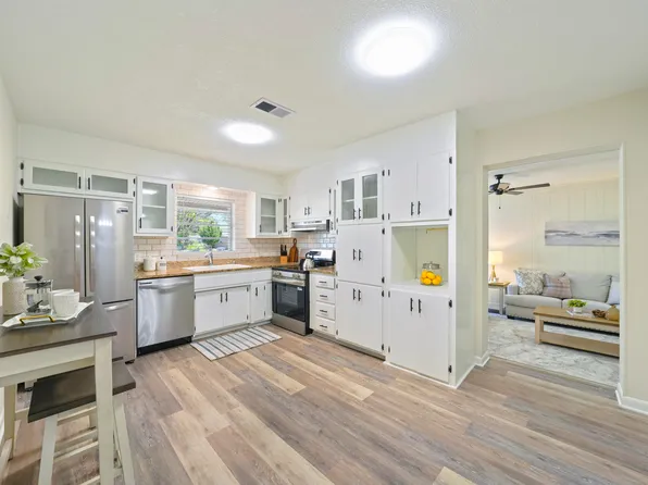 430 Edge Ave, Valparaiso, FL 32580