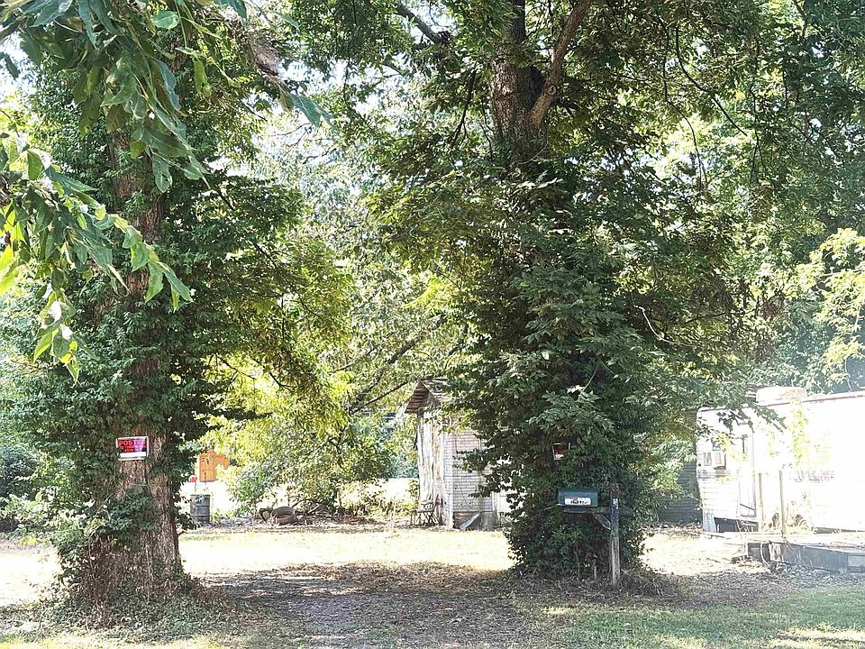 2nd image of 1023 Poplar Ave W