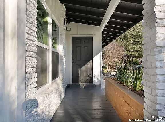 3rd image of 2811 Little John Dr