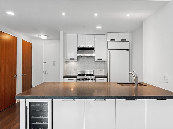 3rd image of 261 W 28th St APT 8D
