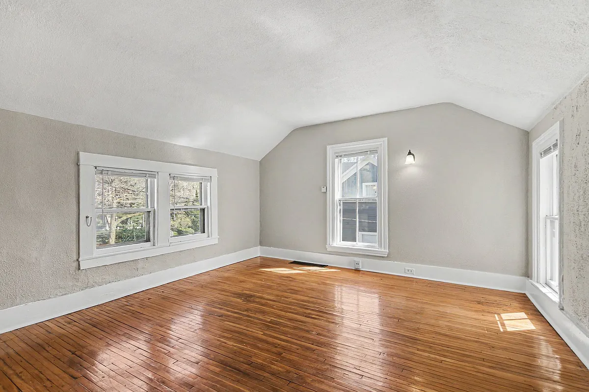 Building Photo - 329 Charles Ave SE #2