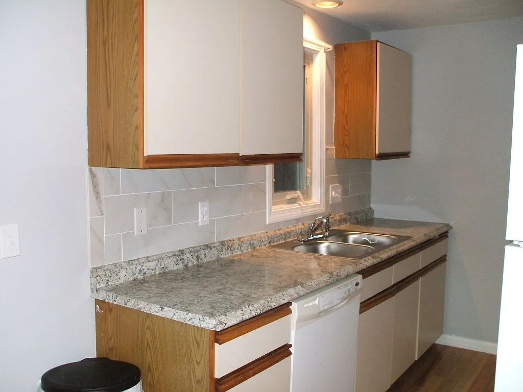 2 bed, 1.5 bath, 918 sqft, $2,500 — Photo 3