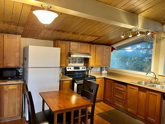 2nd image of 1414 McKinley Ave