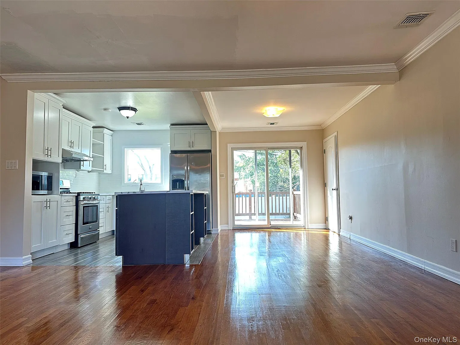 3 bed, 3.0 bath, 1535 sqft, $4,500 — Photo 2
