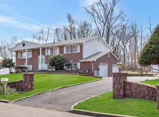 8 Wesley Ct, Congers, NY 10920