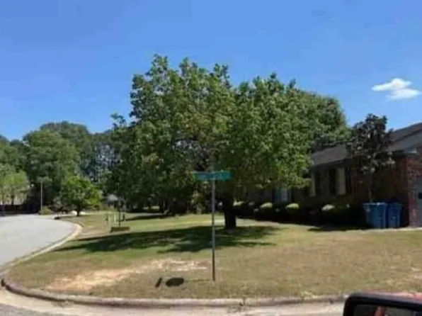 307 Chaucer Ct, Dunn, NC 28334