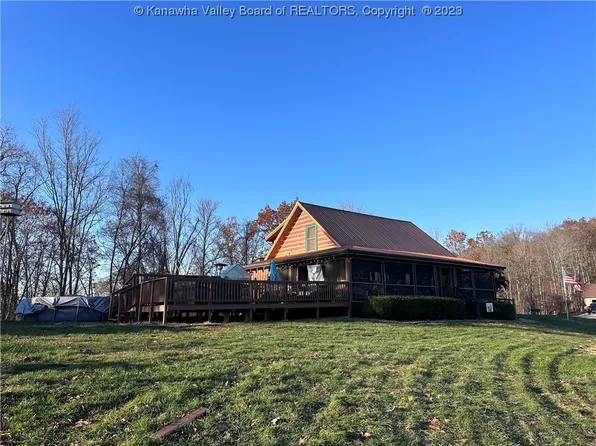498 Goshen View Dr, Kenna, WV 25248