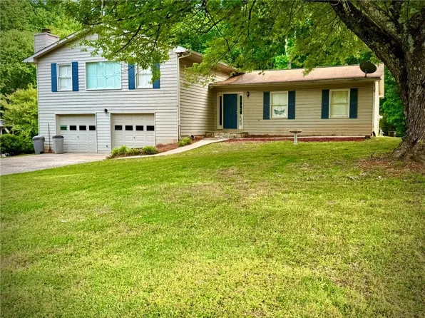 3565 Canon Creek Dr, Cumming, GA 30041