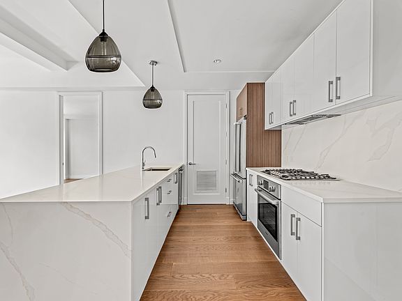 3rd image of 125 N 10th St APT S5e