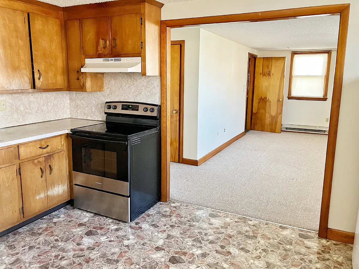 Building Photo - 15 1st St #2