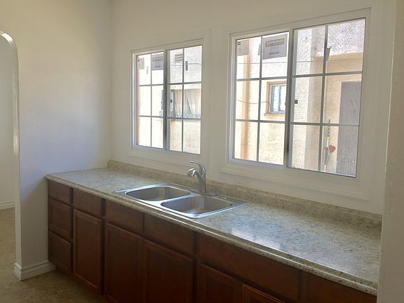 3rd image of 524 S Marguerita Ave