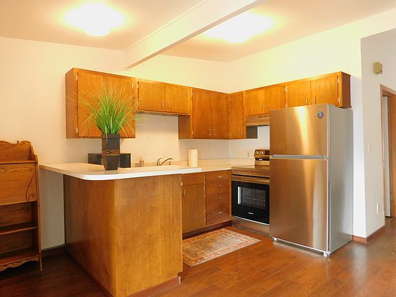 5th image of 604 Pine Ave