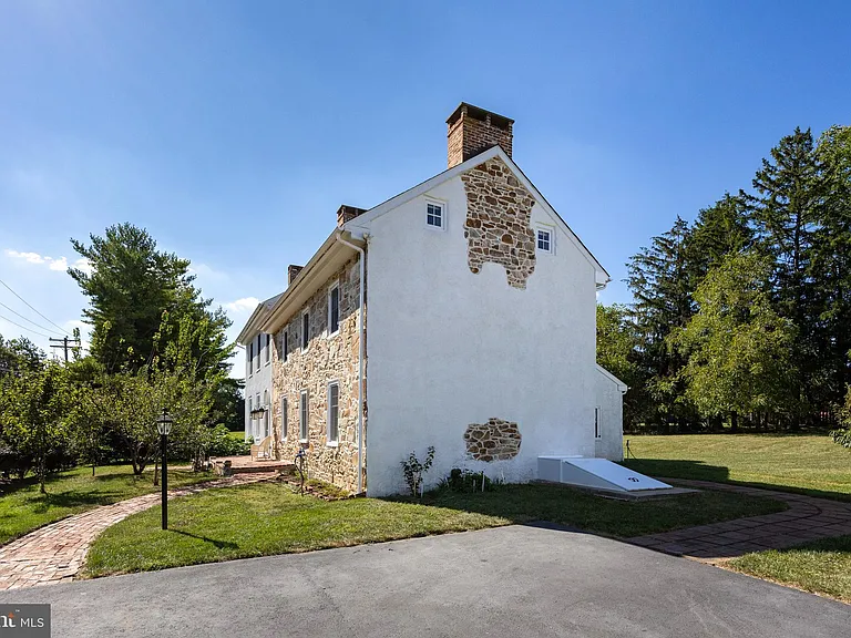 609 W Lincoln Hwy — Photo 38