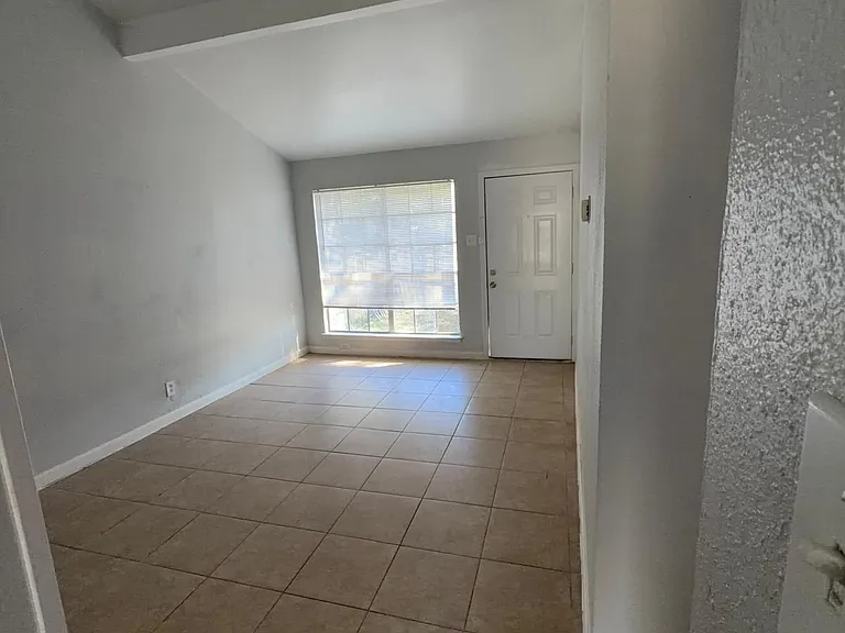 5935 Fairgreen St — Photo 2