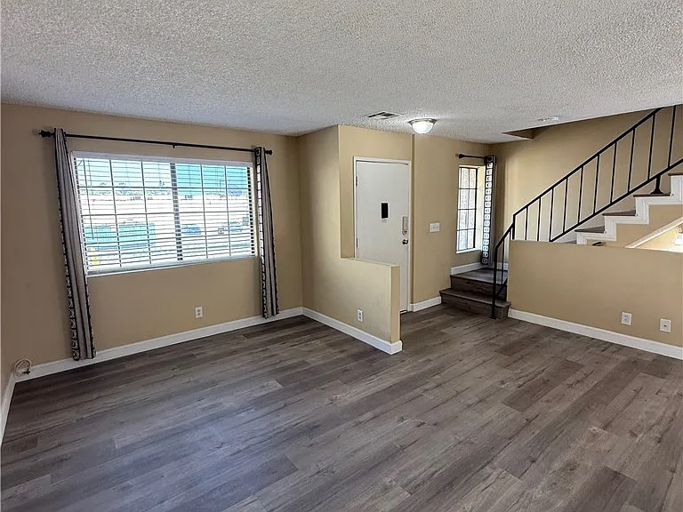 5195 Walnut St #14 — Photo 8